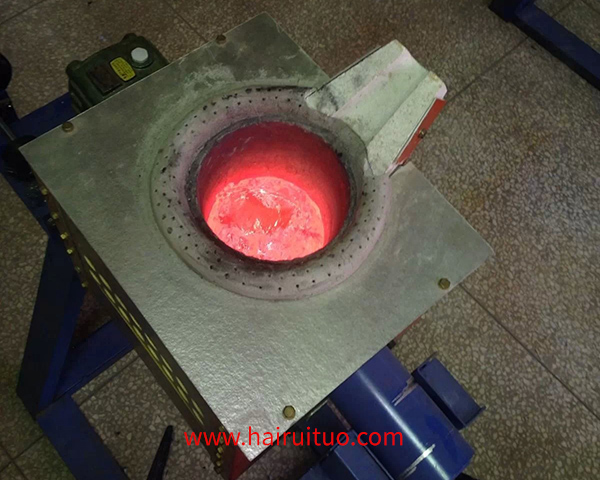 小型实验熔炼炉，特别是用于熔炼铜的中频电炉，是实验