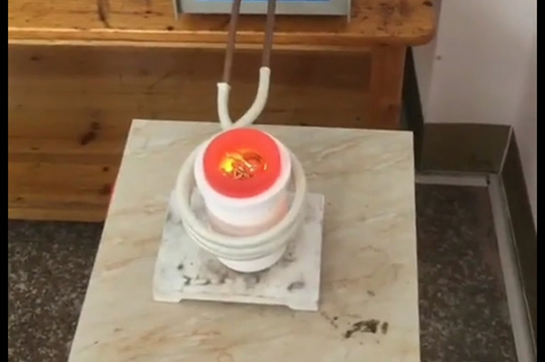 频率越高，中频熔炼电炉价格越高？